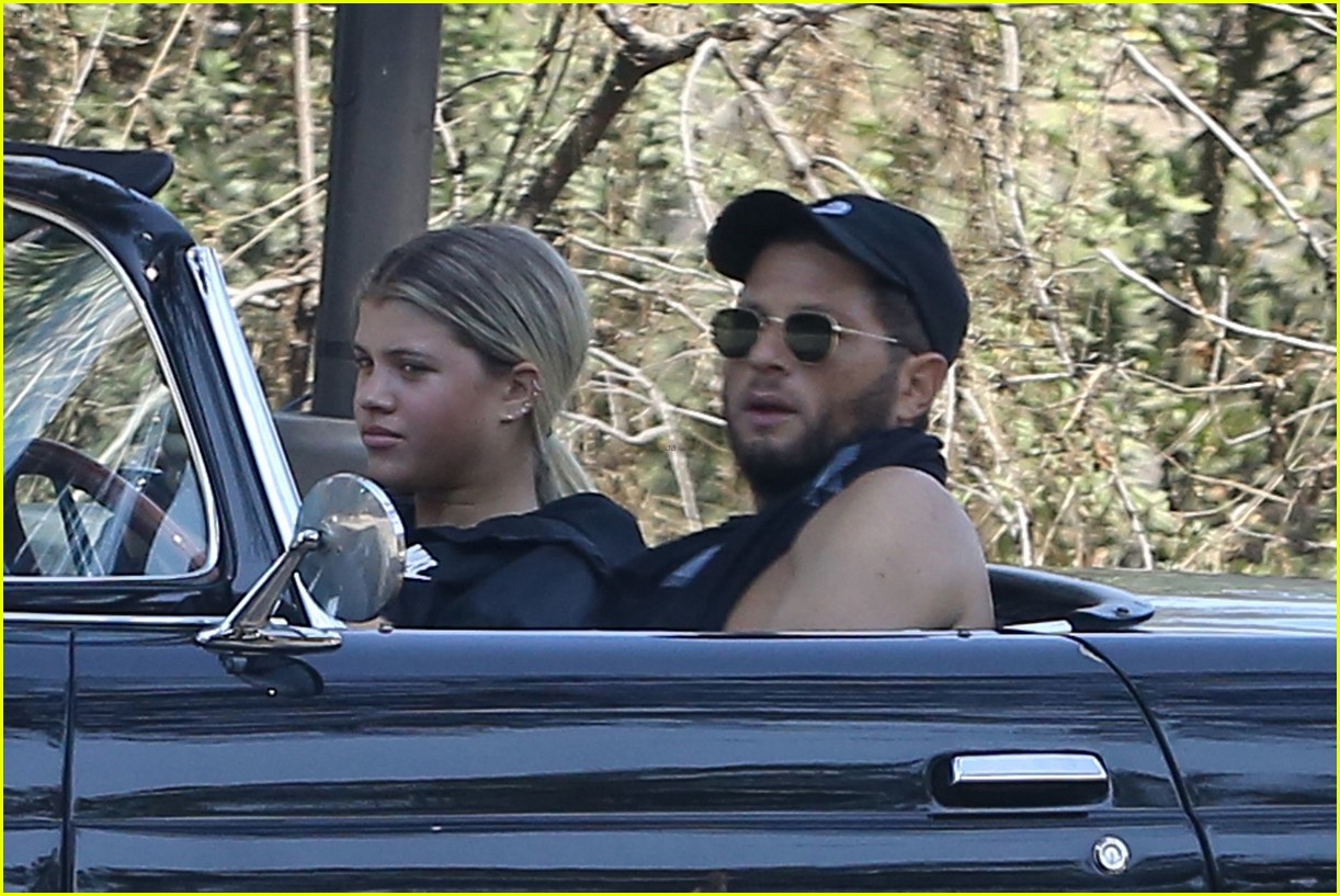 sofia richie dad lionel wants her to cover up 05