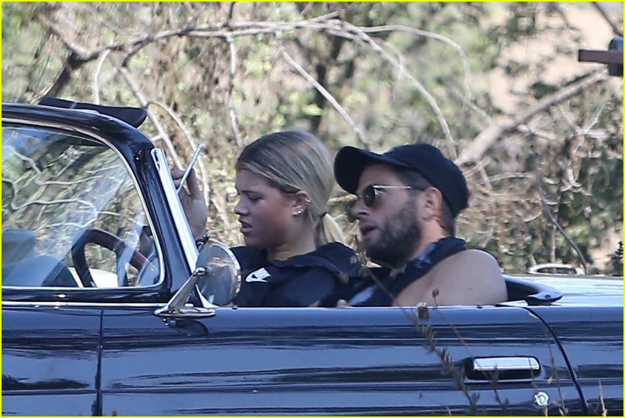 sofia richie dad lionel wants her to cover up 07