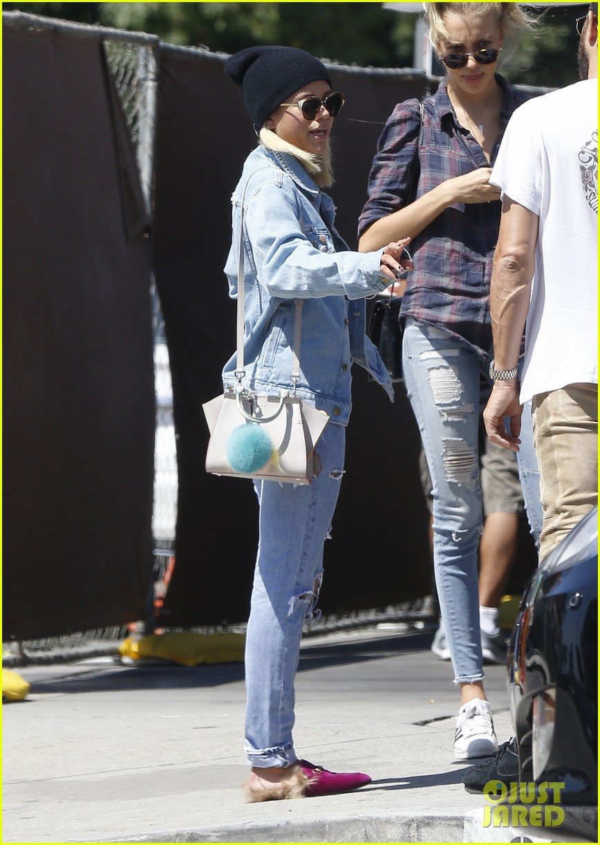 sofia richie hangs out with friends in weho03012mytext