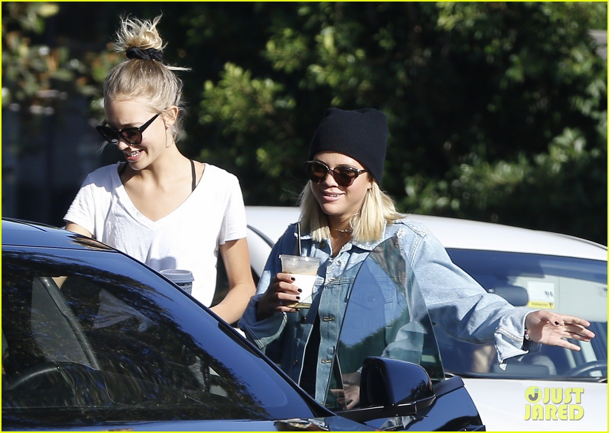 sofia richie hangs out with friends in weho15229mytext
