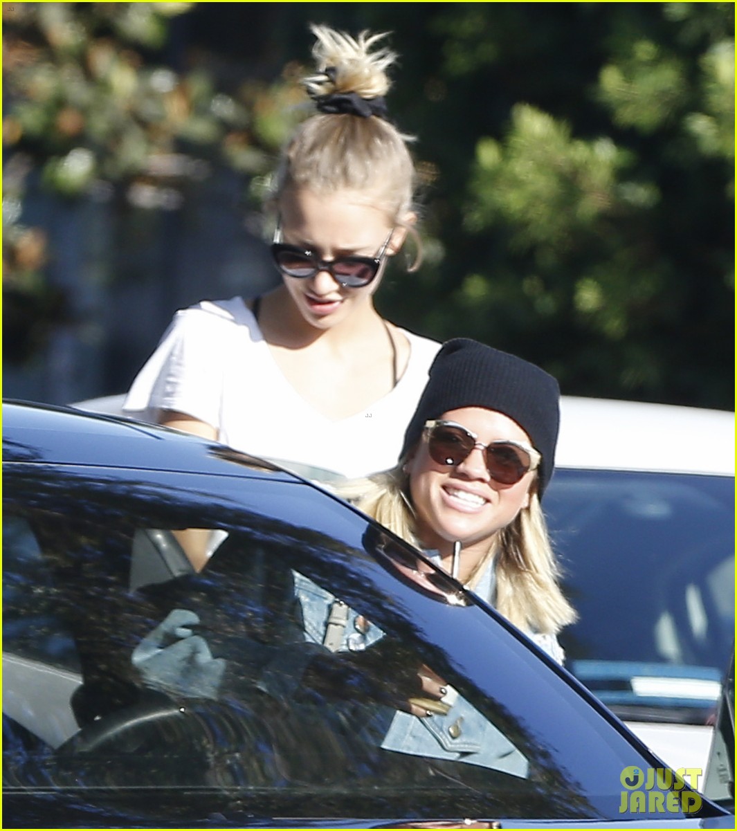 sofia richie hangs out with friends in weho15633mytext