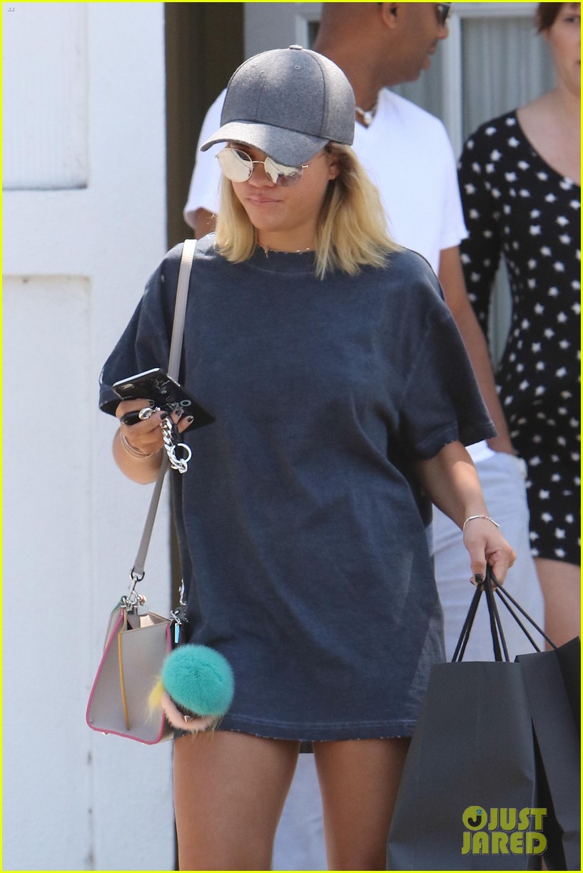 sofia richie shopping in n out labor day 01