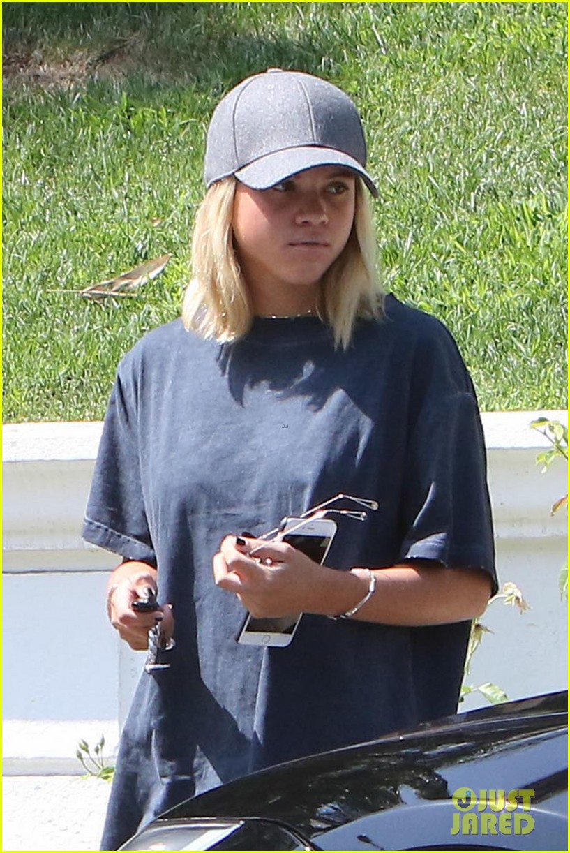 sofia richie shopping in n out labor day 03
