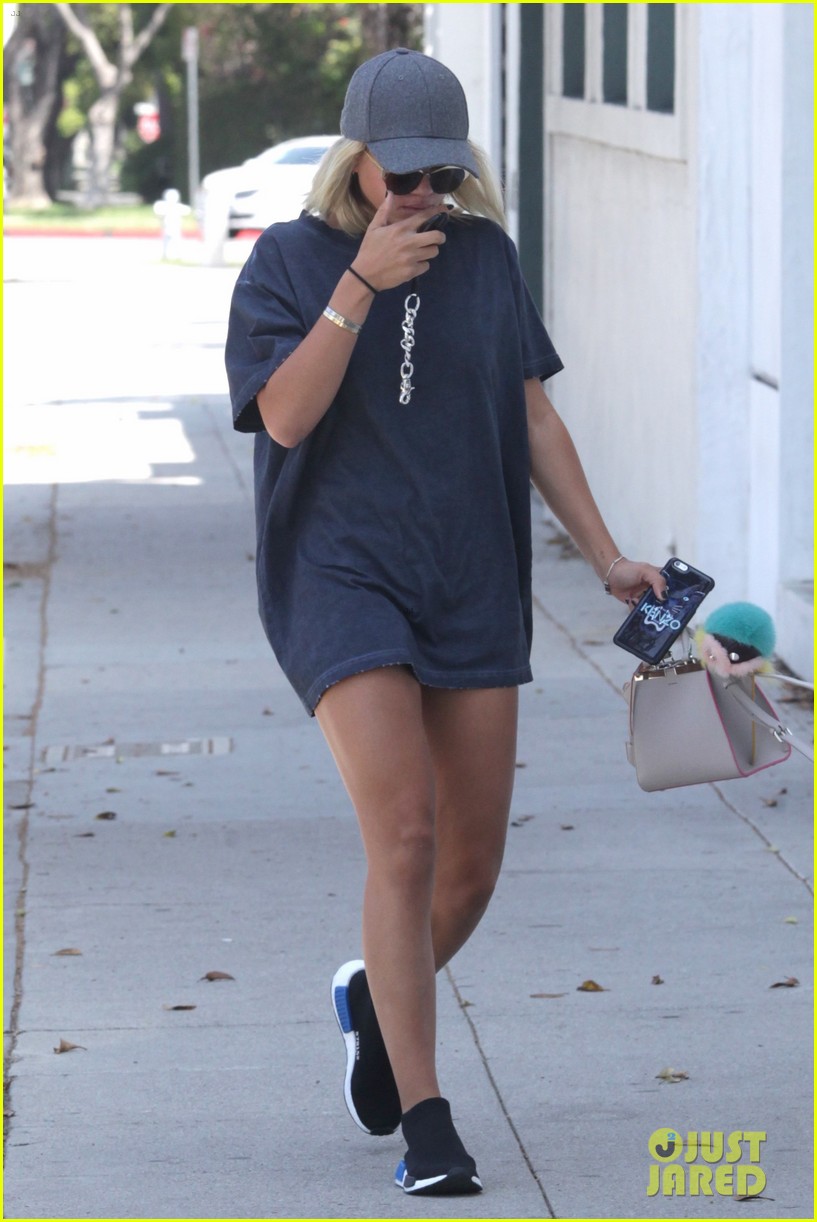 sofia richie shopping in n out labor day 04