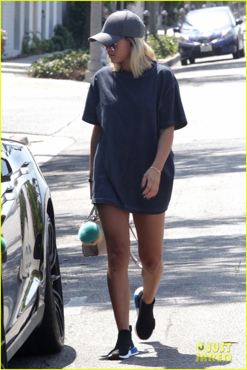 sofia richie shopping in n out labor day 09