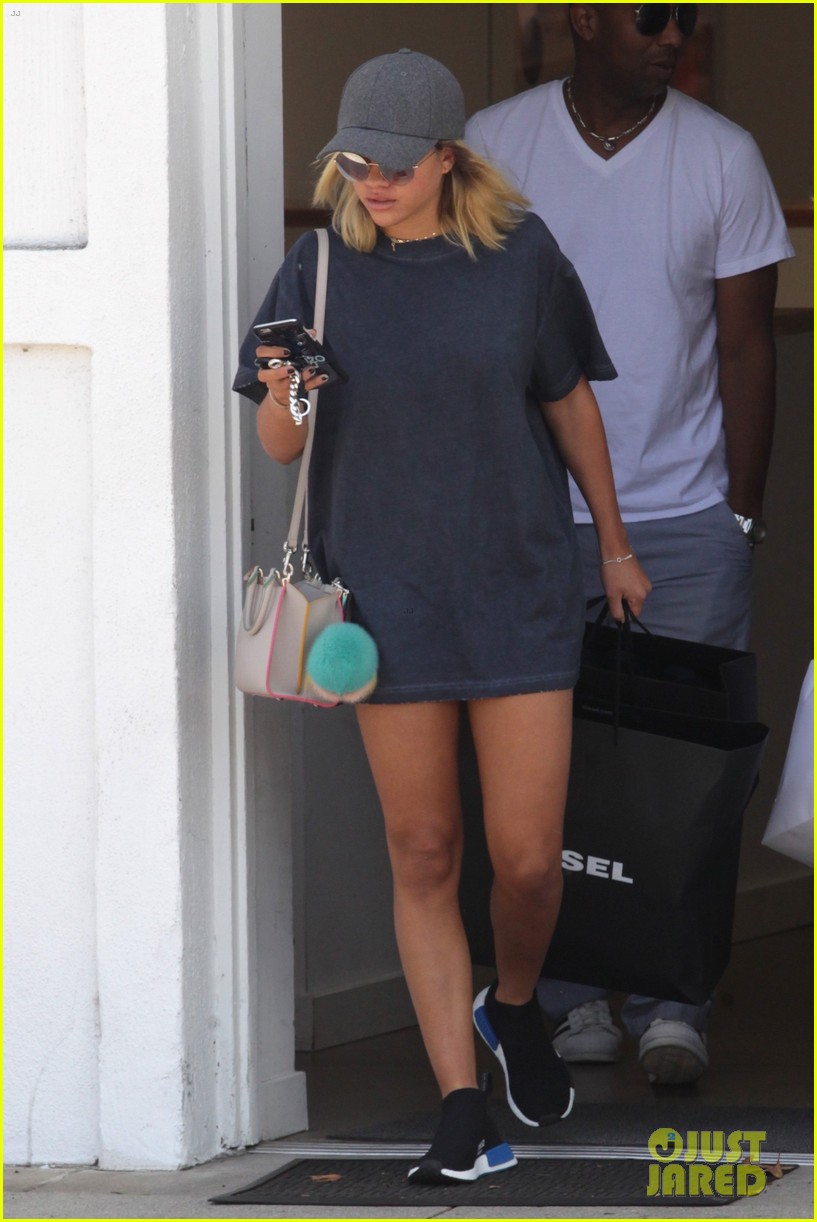 sofia richie shopping in n out labor day 26