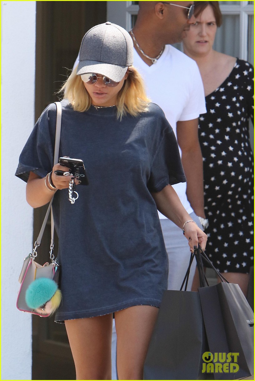 sofia richie shopping in n out labor day 38
