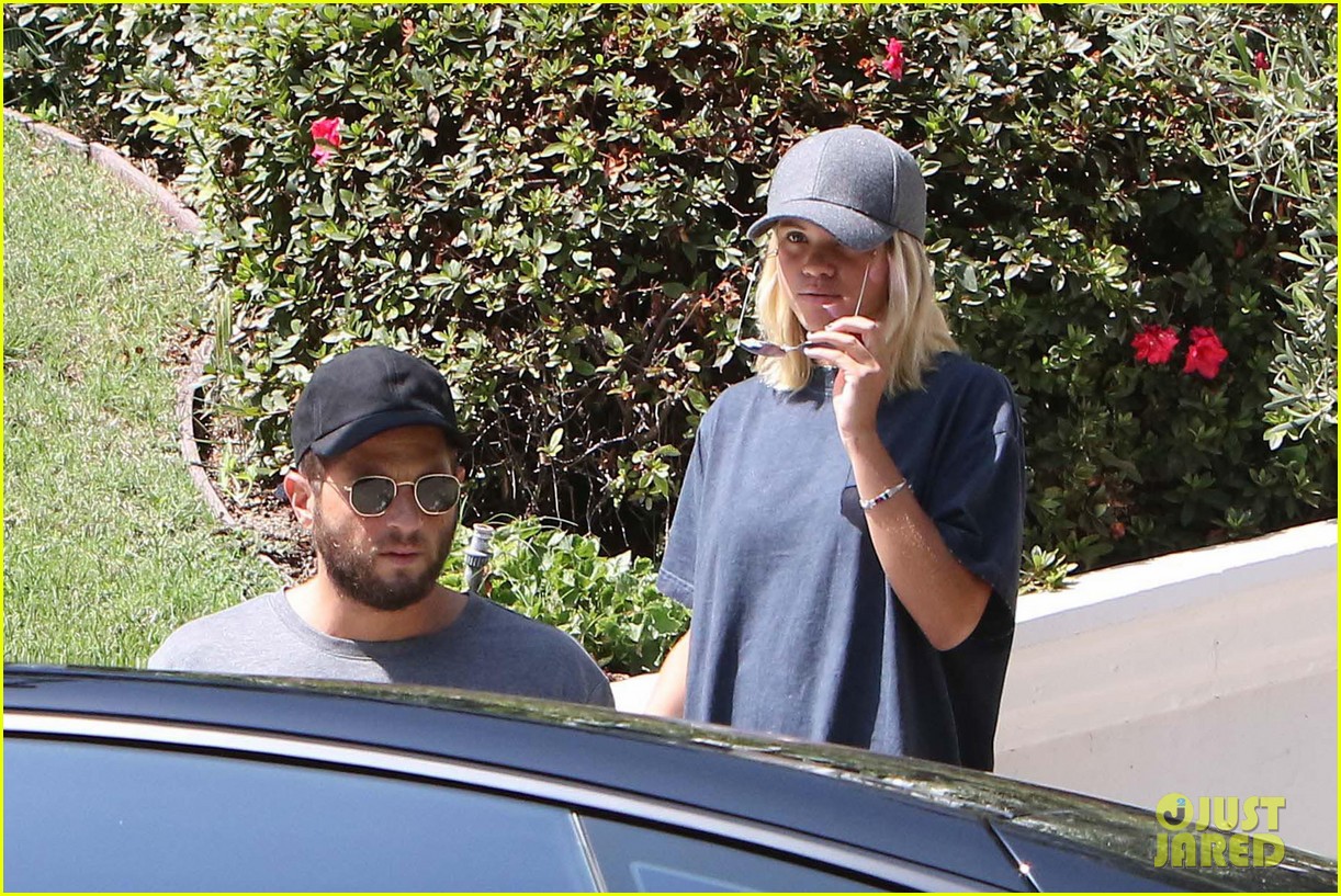sofia richie shopping in n out labor day 41