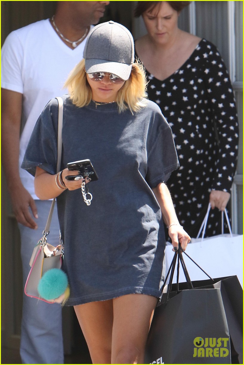 sofia richie shopping in n out labor day 44