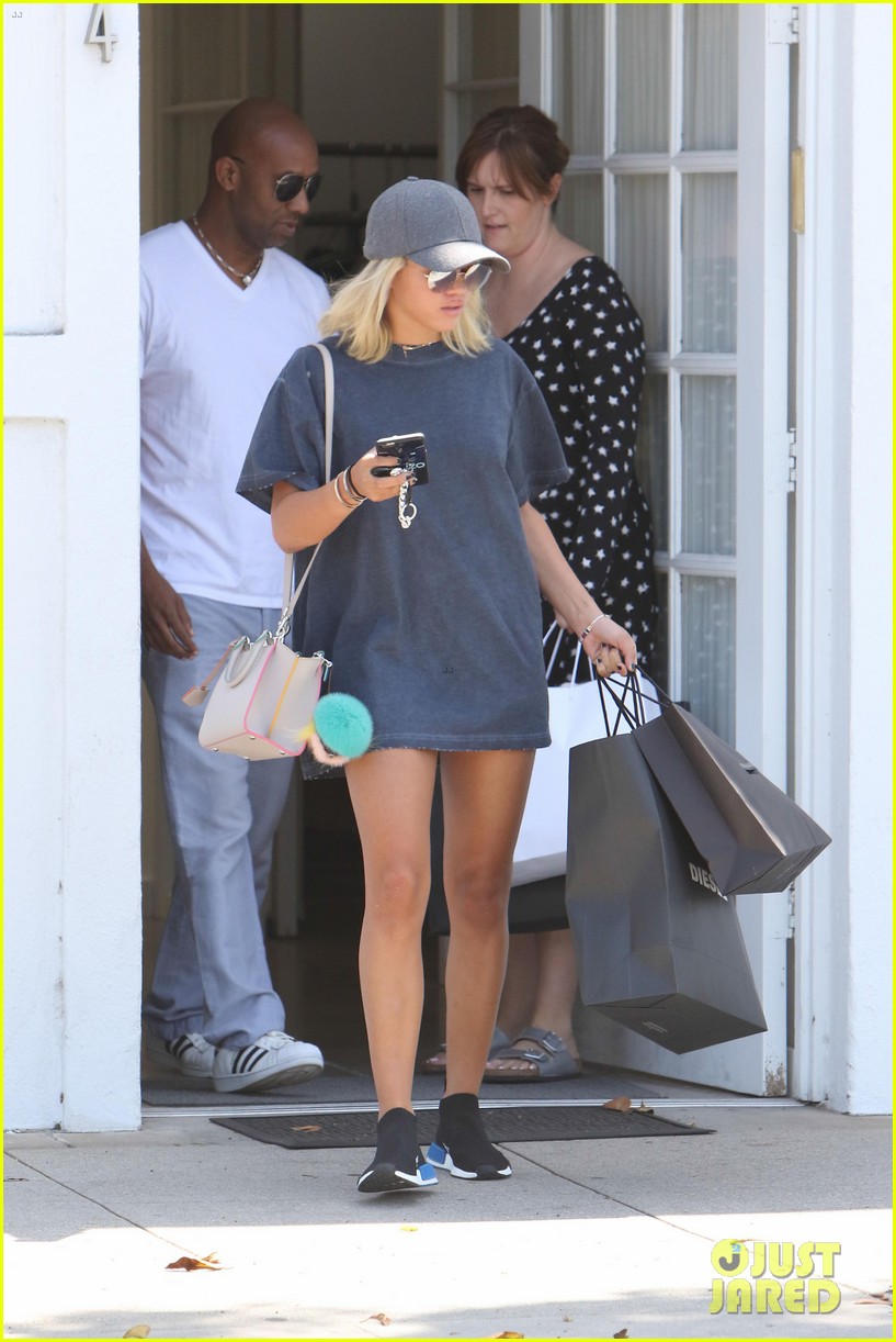 sofia richie shopping in n out labor day 47