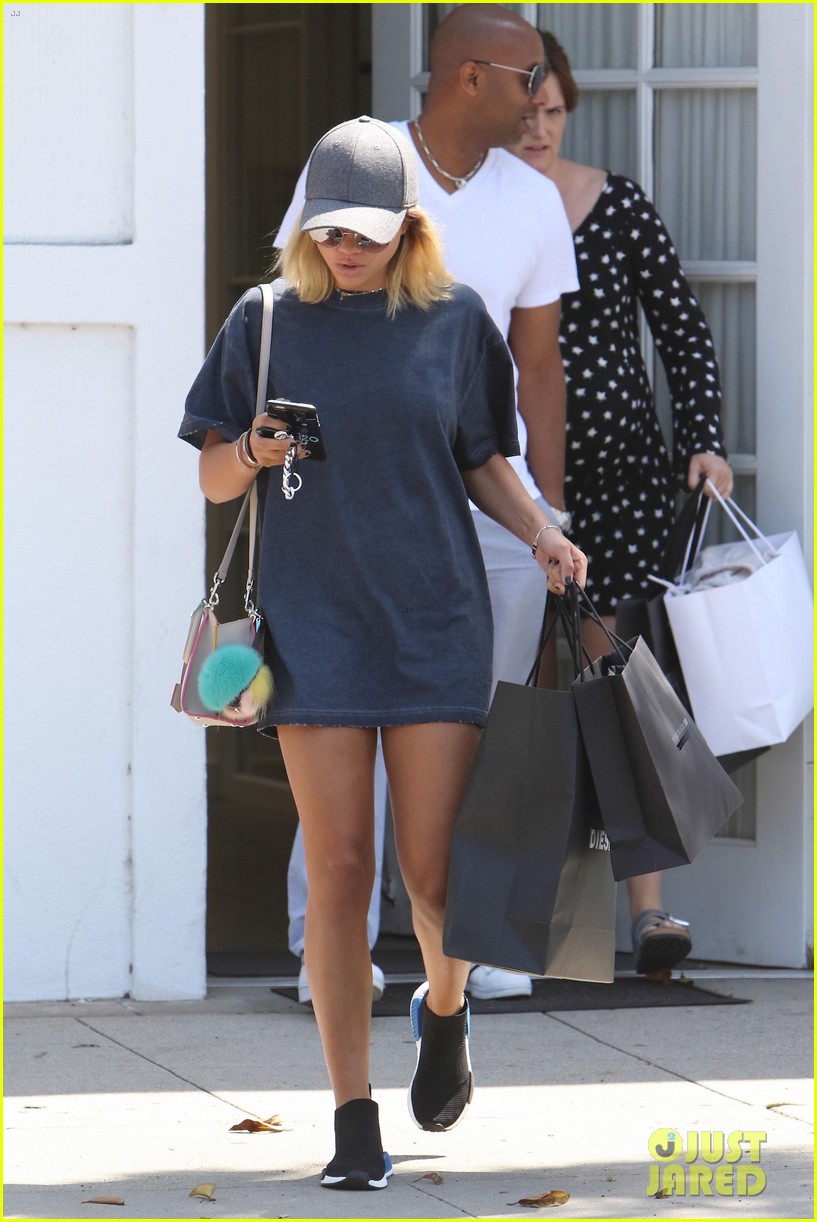 sofia richie shopping in n out labor day 48