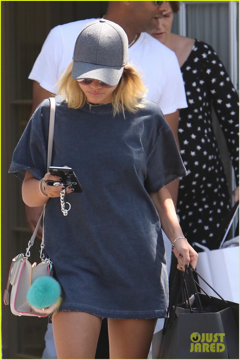 sofia richie shopping in n out labor day 59