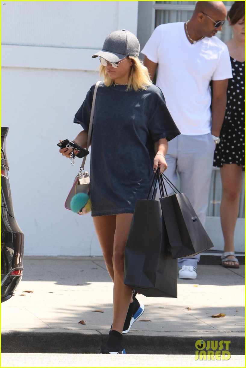 sofia richie shopping in n out labor day 62