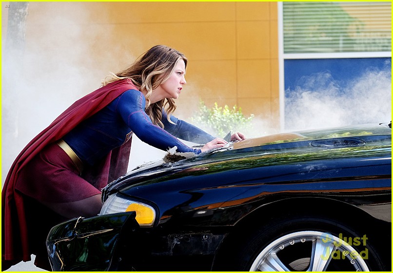 supergirl season 2 premiere photos superman 03