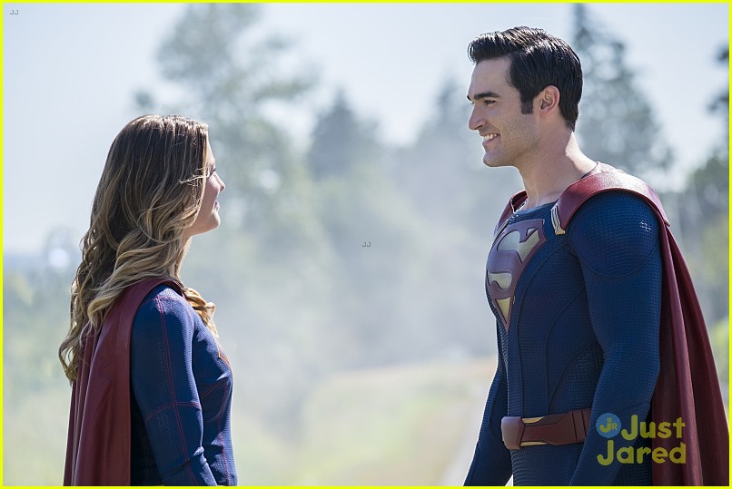 supergirl season 2 premiere photos superman 12