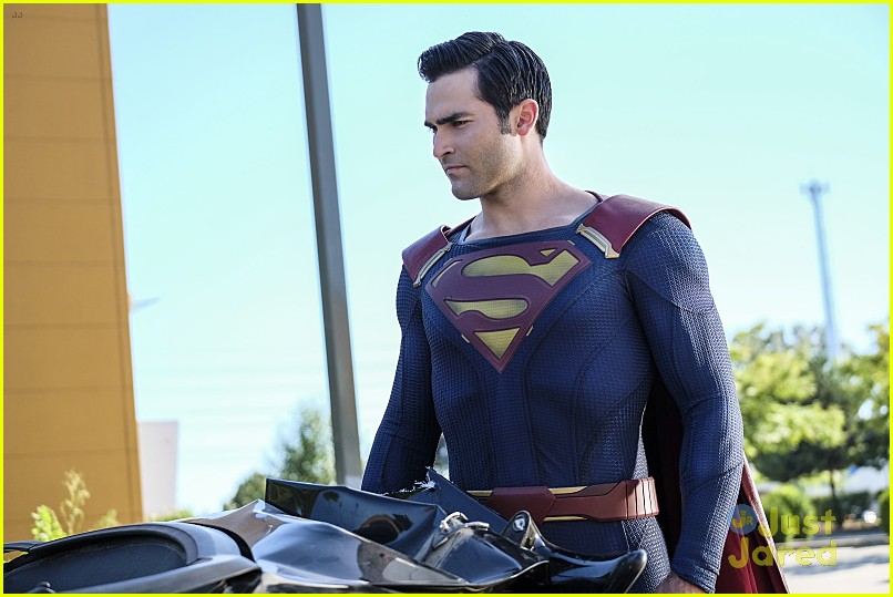 supergirl season 2 premiere photos superman 13