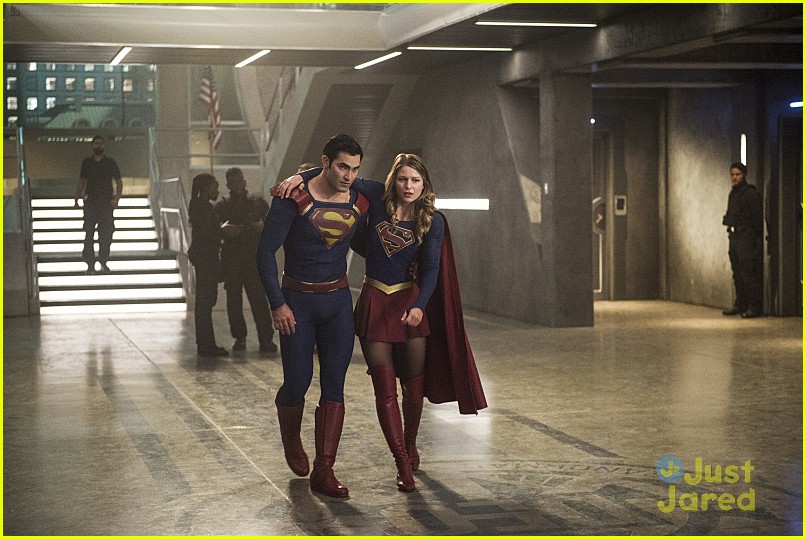 supergirl season 2 premiere photos superman 18