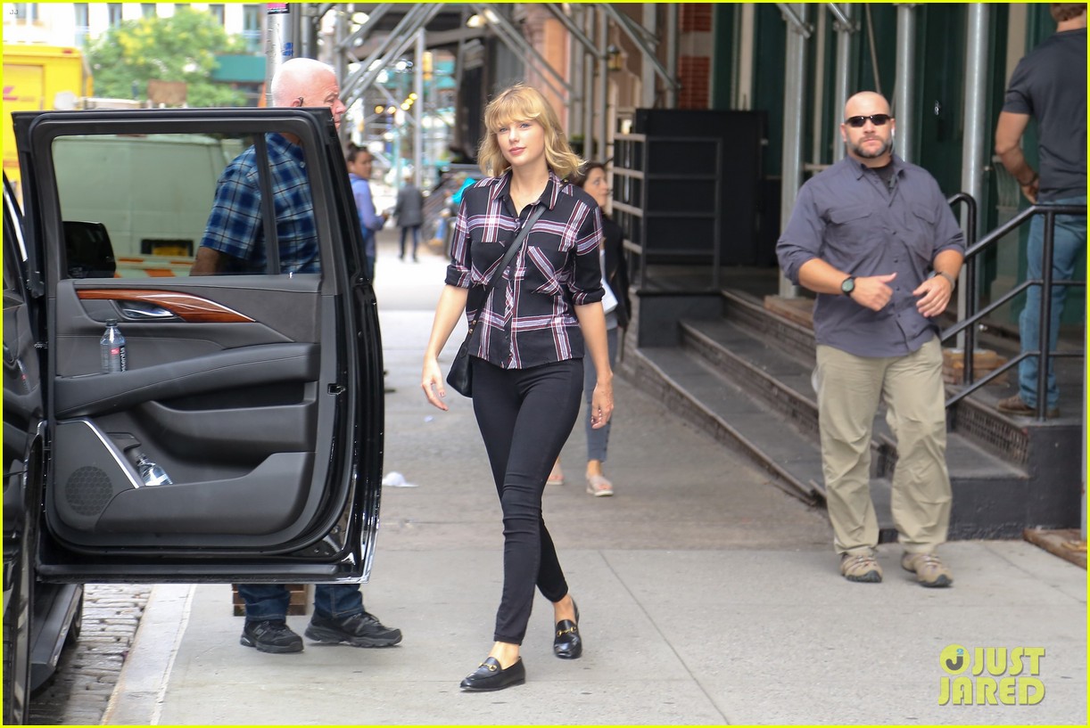 taylor swift ready for fall heads out in nyc 12