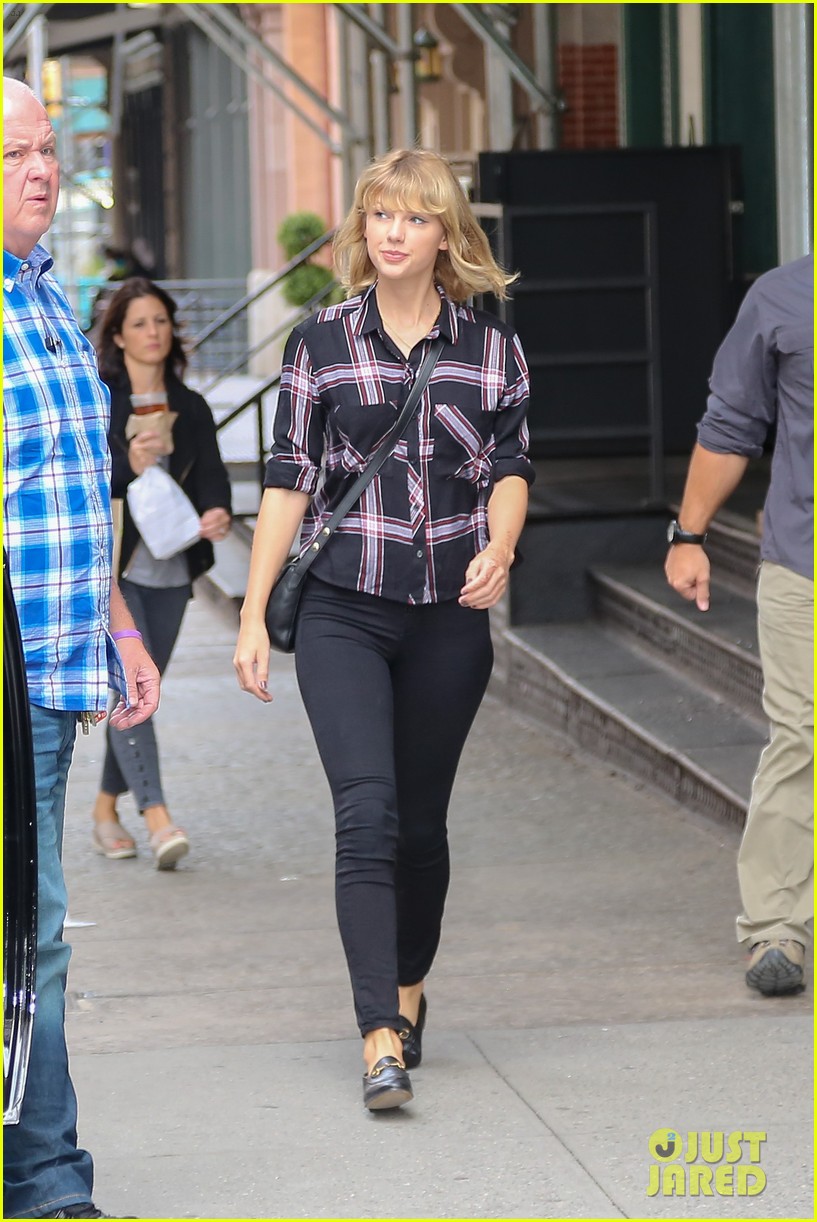 taylor swift ready for fall heads out in nyc 17