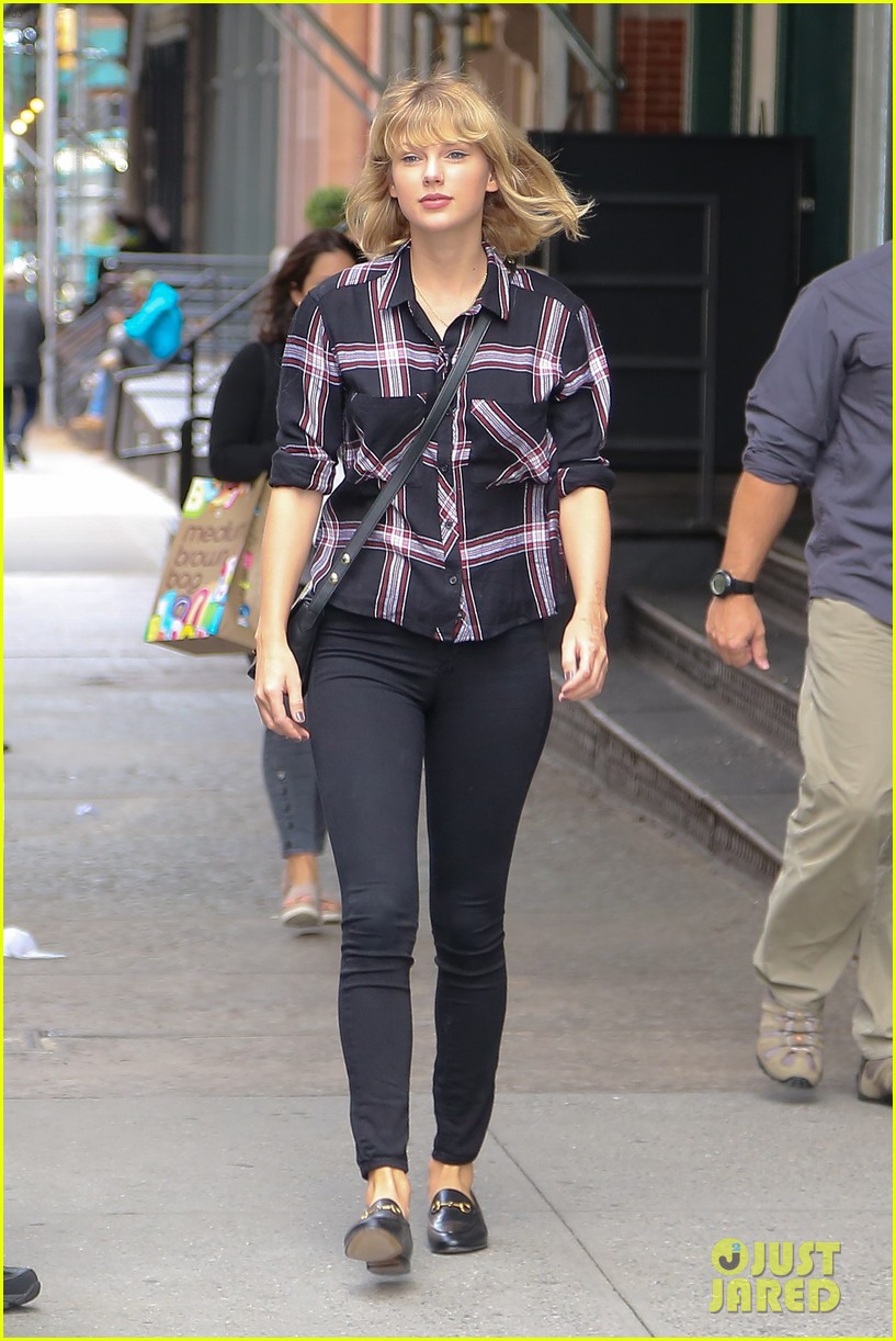 taylor swift ready for fall heads out in nyc 21