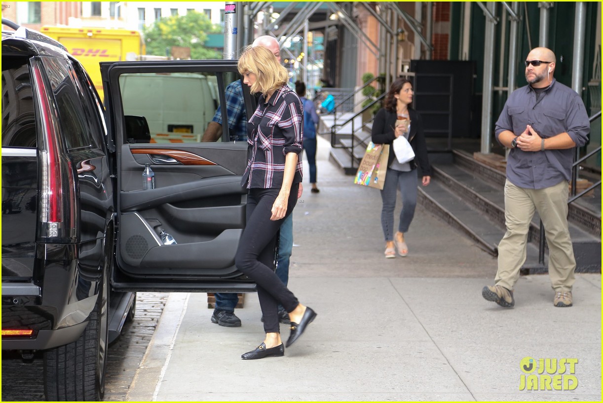 taylor swift ready for fall heads out in nyc 24