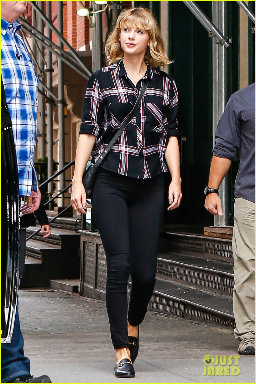 taylor swift ready for fall heads out in nyc 37
