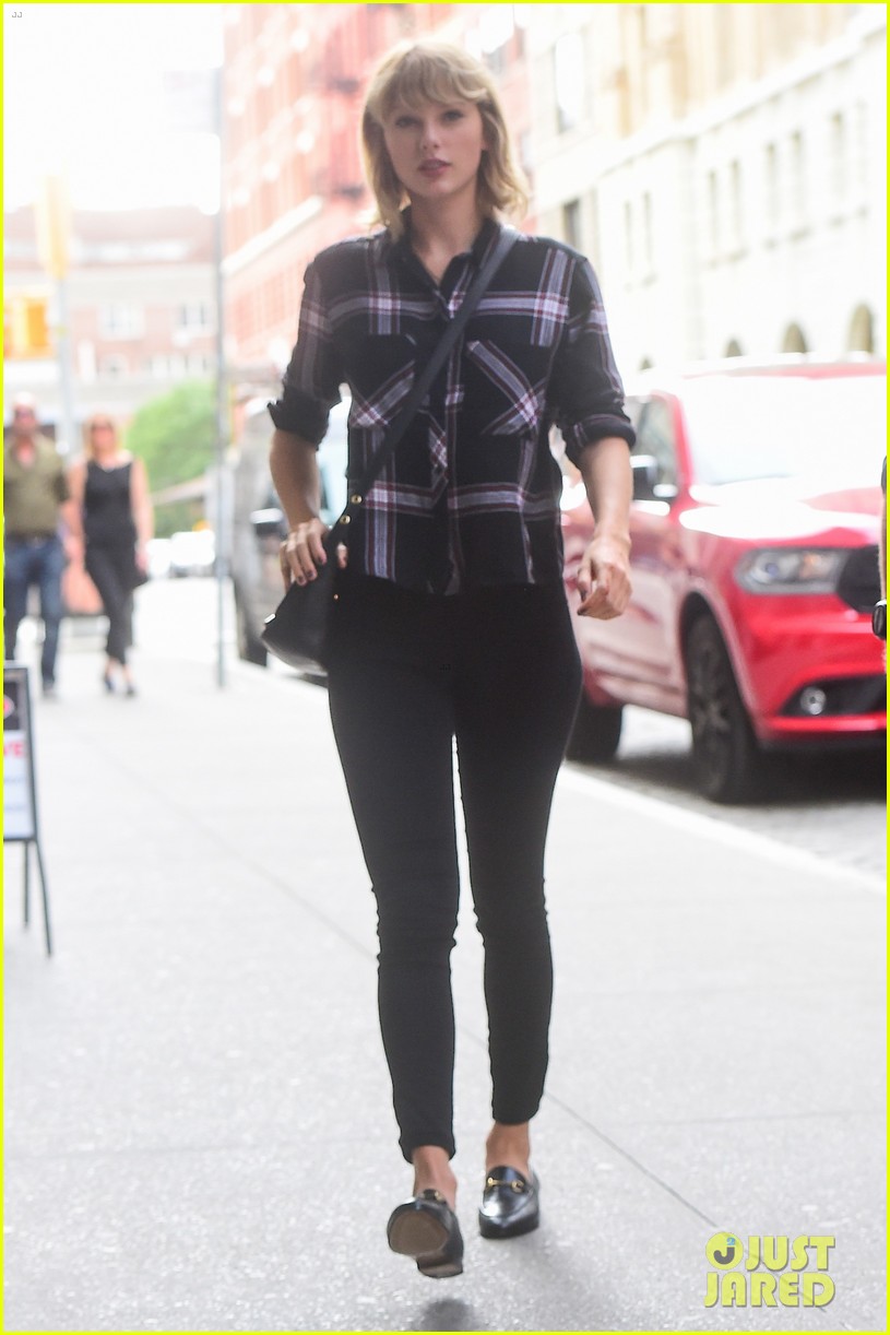 taylor swift ready for fall heads out in nyc 51