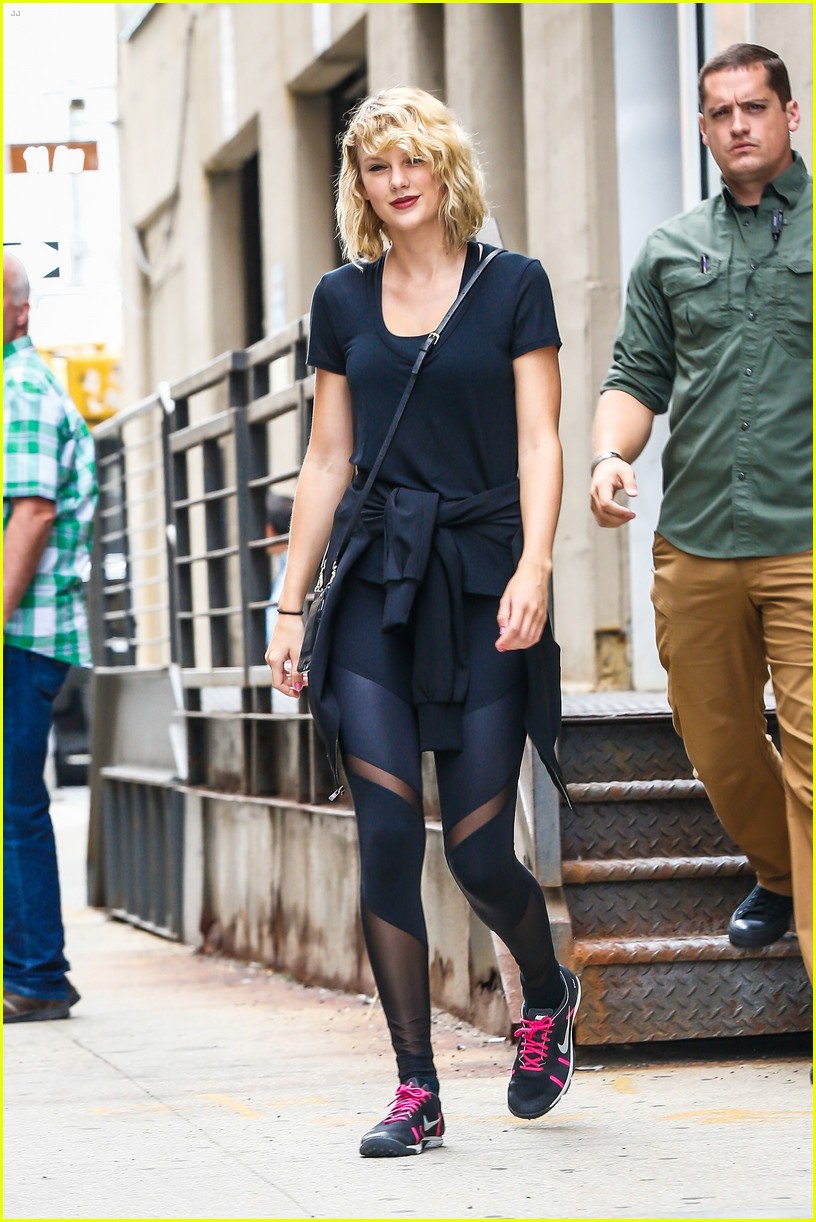 taylor swift steps out after tom hiddleston breakup 10