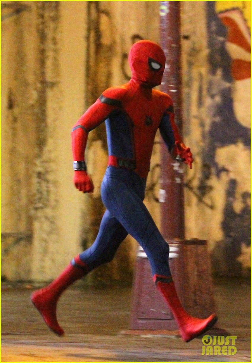 tom holland spiderman queens hello kitty 06