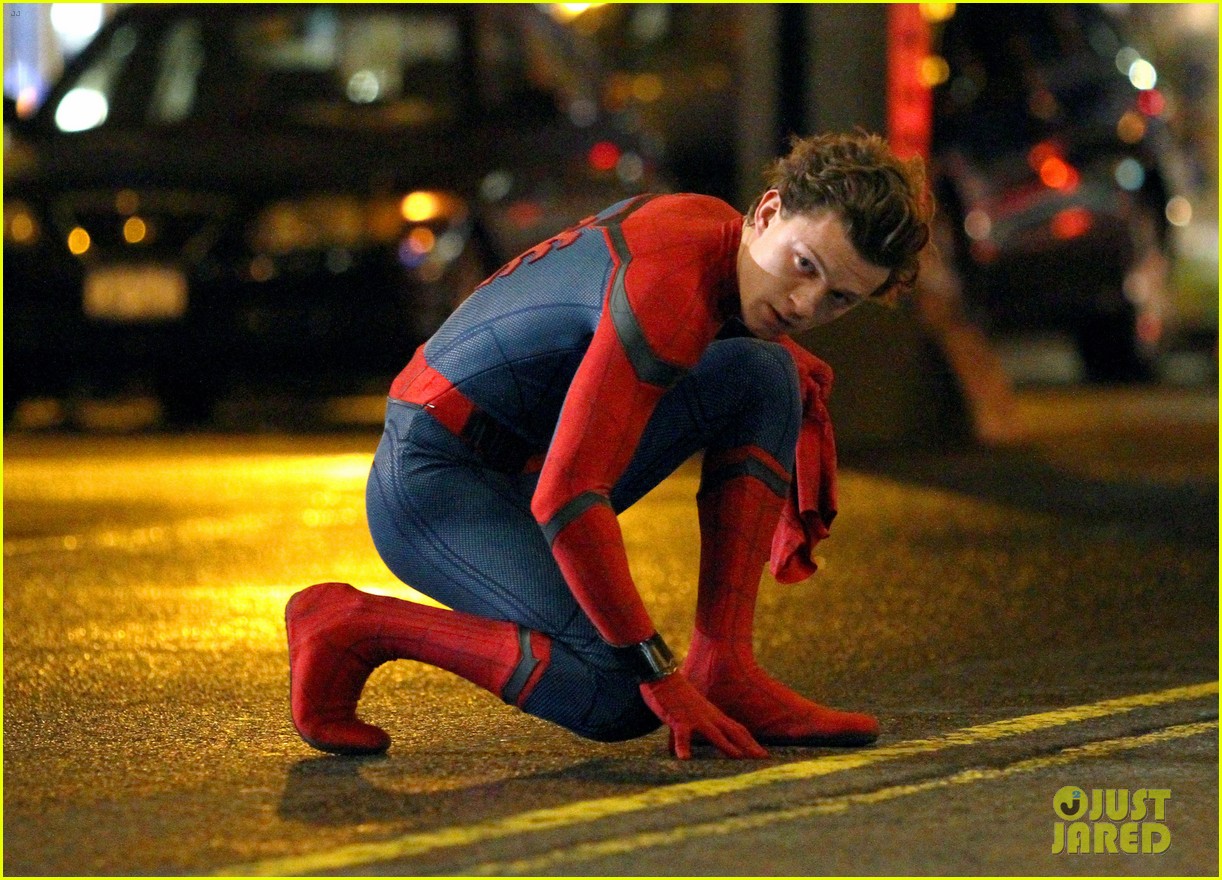 tom holland spiderman queens hello kitty 08