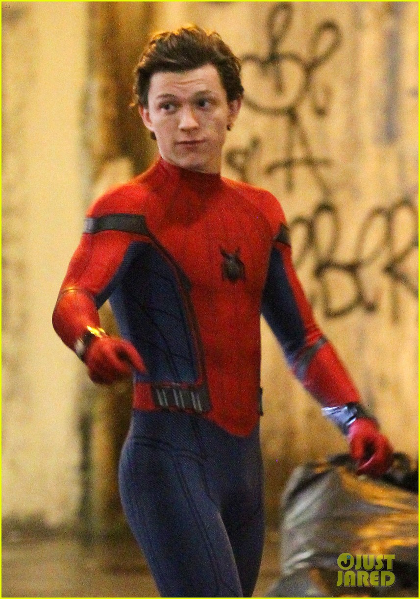 tom holland spiderman queens hello kitty 09