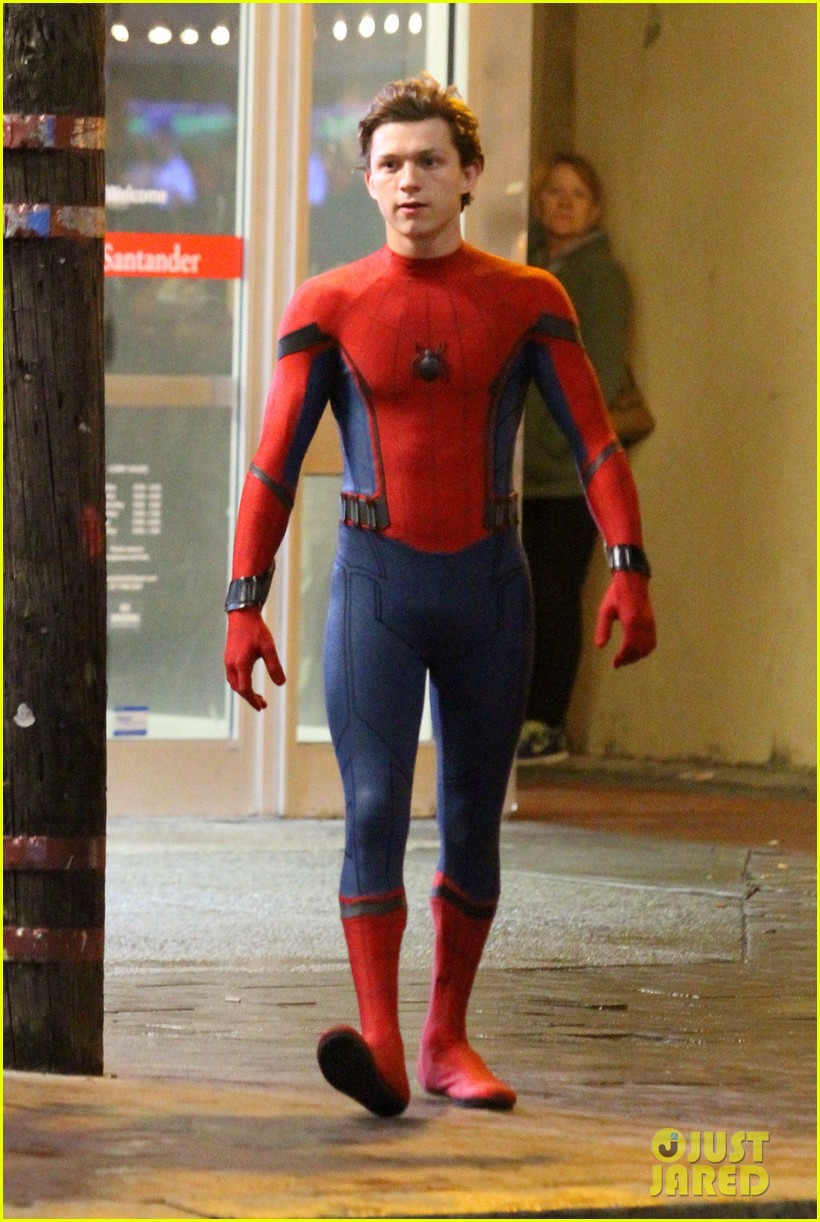 tom holland spiderman queens hello kitty 12