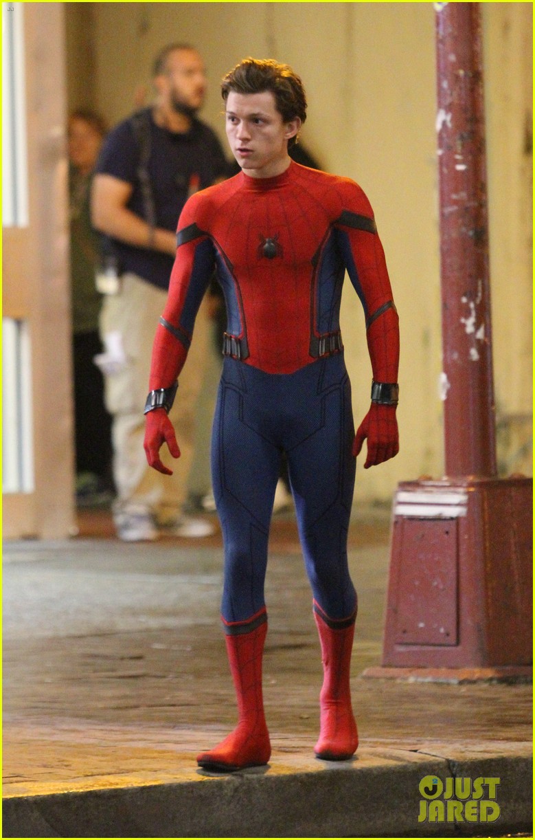 tom holland spiderman queens hello kitty 13