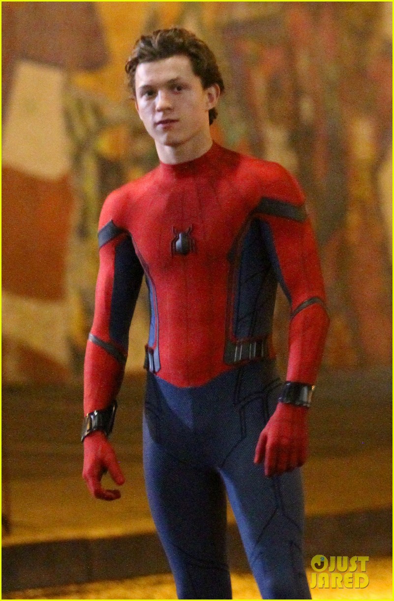 tom holland spiderman queens hello kitty 14