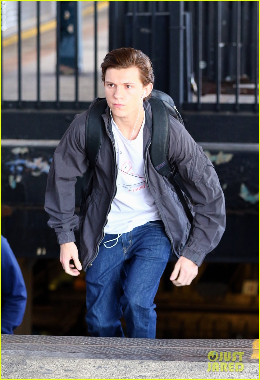 tom holland spiderman queens hello kitty 17