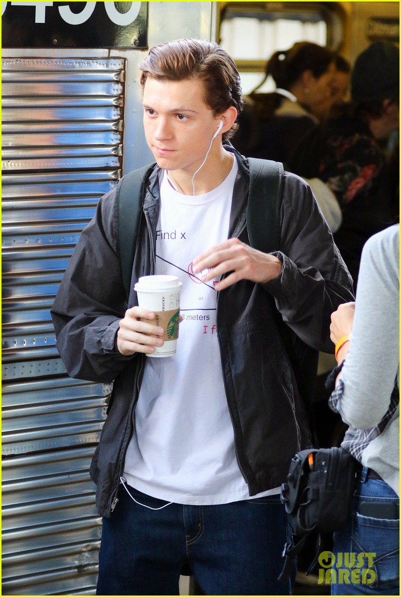 tom holland spiderman queens hello kitty 30