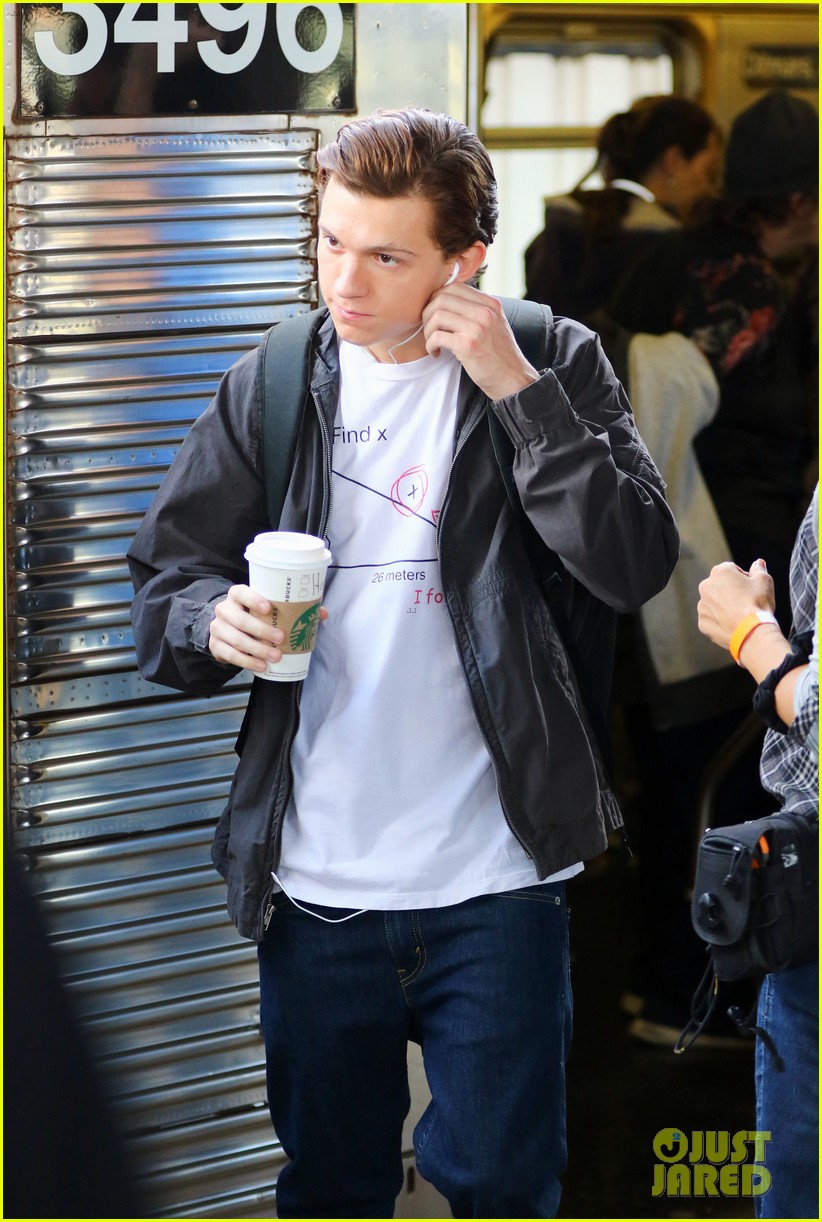 tom holland spiderman queens hello kitty 32