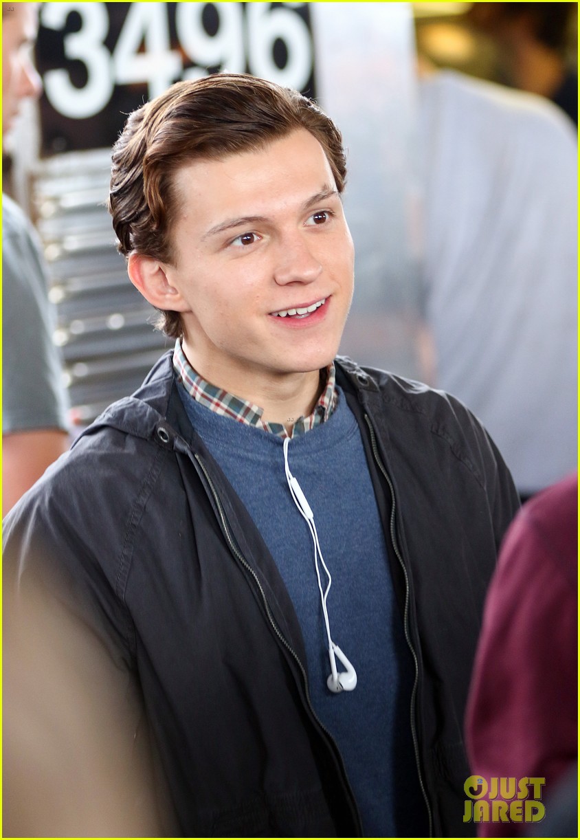tom holland spiderman queens hello kitty 39