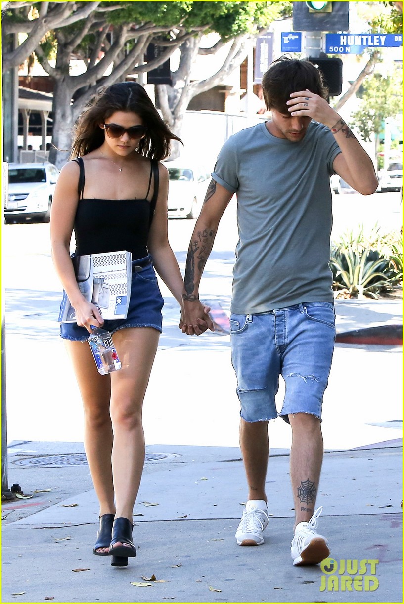 louis tomlinson danielle campbell hold hands 14