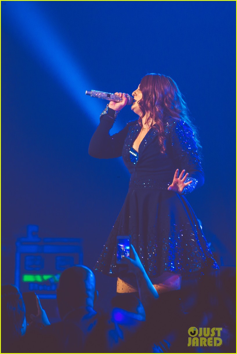 meghan trainor has legendary night at sould out radio city music hall 06