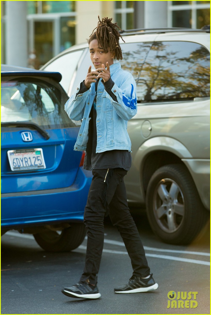 jaden willow smith hang out separately in ia00312mytext