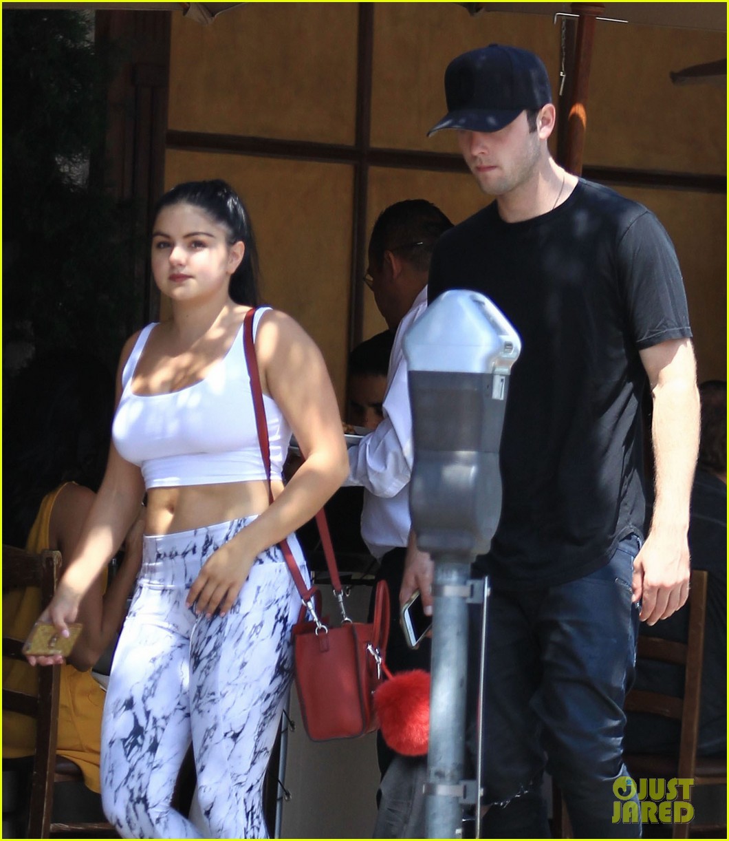 ariel winter and rumored boyfriend sterling beaumon grab lunch in beverly hills 01