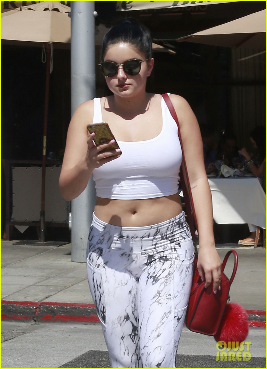 ariel winter and rumored boyfriend sterling beaumon grab lunch in beverly hills 12