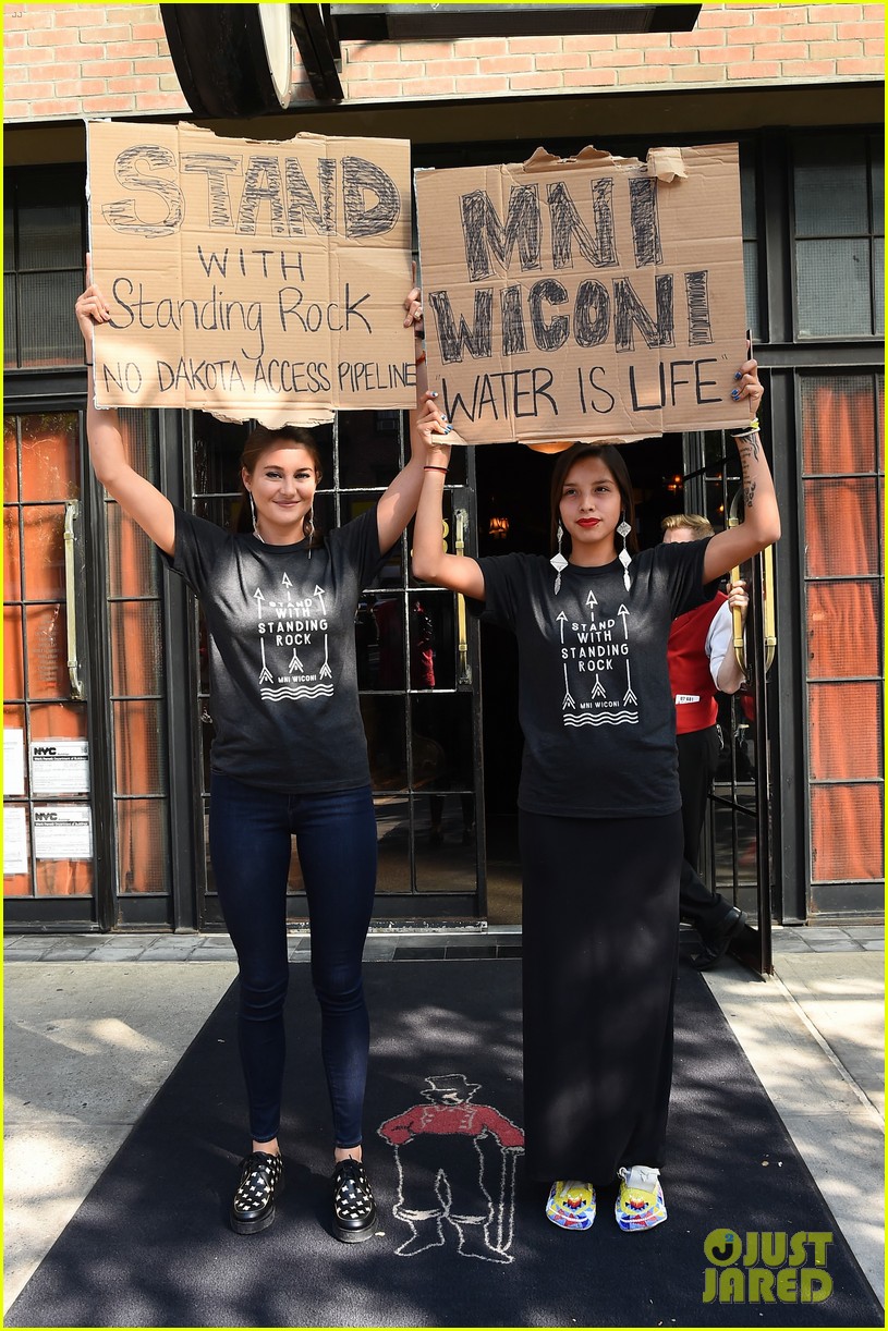 shailene woodley takes break to stand with standing rock 06