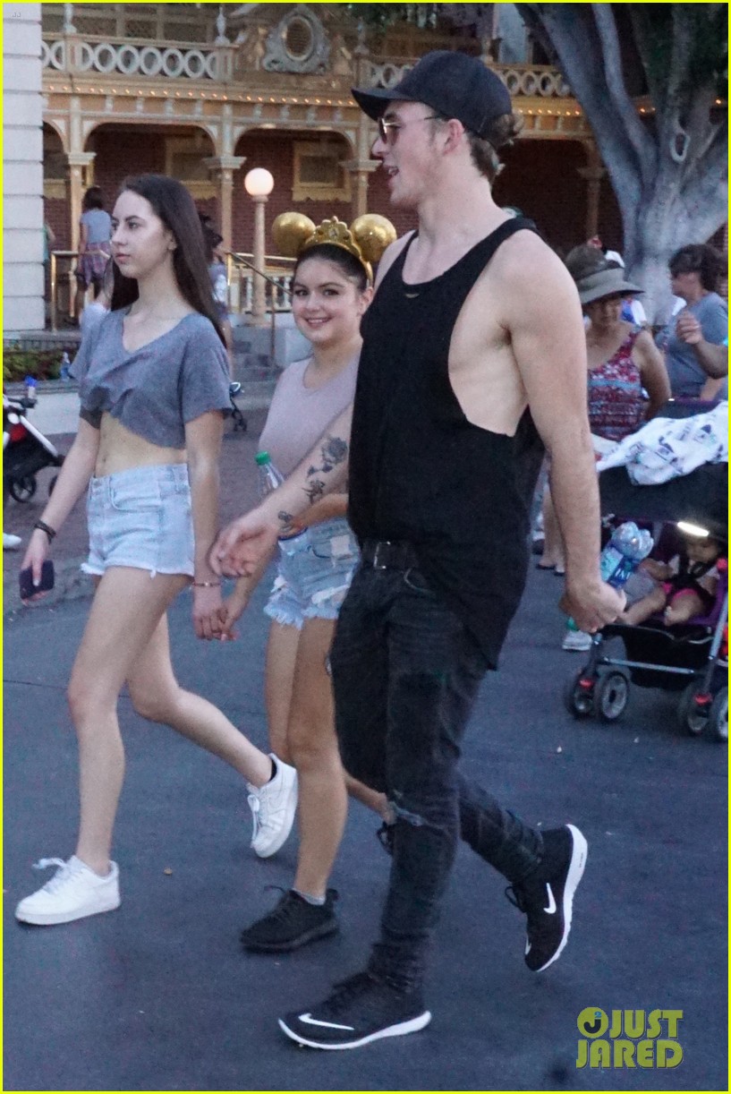 ariel winter hits disneyland after rogue feature debuts 01