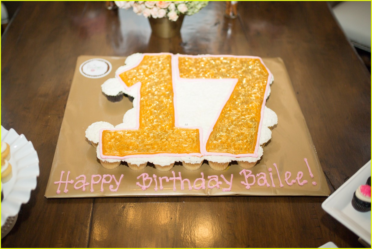 bailee madison 17th birthday pajama party 09