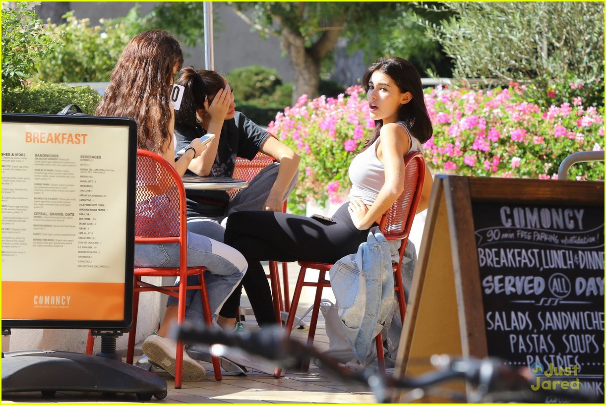 madison beer lunch with friends in la 16