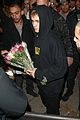 justin bieber bought roses for his fans after his performance in london 03