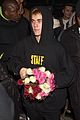 justin bieber bought roses for his fans after his performance in london 11
