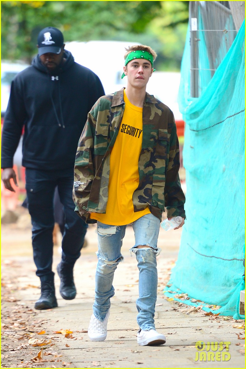 justin bieber and sofia richie are reportedly still talking remain close friends 04